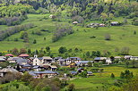 Photo du village de Bellecombe dans les montagnes du Massif des Bauges