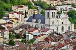 Photographie de la cathédrale et des toîts de la ville de Saint Claude dans le Jura