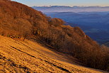 Photo d'un paysage de fin de journée sur la crête de la montagne du Vuache en Haute Savoie