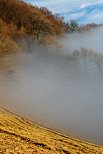 Image des crêtes du Vuache dans le brouillard et le soleil.