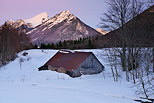 Photographie d'un crépuscule d'hiver dans le Massif des Bauges