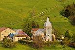 Photographie de l'église du village des Bouchoux dans le Parc Naturel Régional du Haut Jura