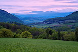 Photo d'un paysage rural de Haute Savoie au crépuscule