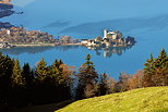 Image du château de Duingt et du lac d'Annecy vus depuis le Col de l'Aulp