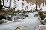 Image de la rivière de la Valserine en hiver dans le Parc Naturel Régional du Haut Jura