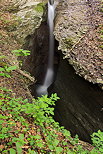 Photographie d'une petite cascade dans la Tine de Parnant