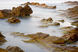 Photo de rochers dans la mer mediterranee - pose longue