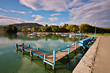 Photos en pose longue de pontons sur les bords du lac d'Annecy en Haute Savoie