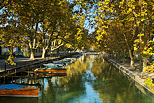 Photo des couleurs d'automne sur le canal du Vassé au bord du lac d'Annecy