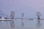Photo d'un soir d'hiver sur les bords du lac d'Annecy