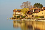 Photo des maisons au bord du lac Léman à Nernier